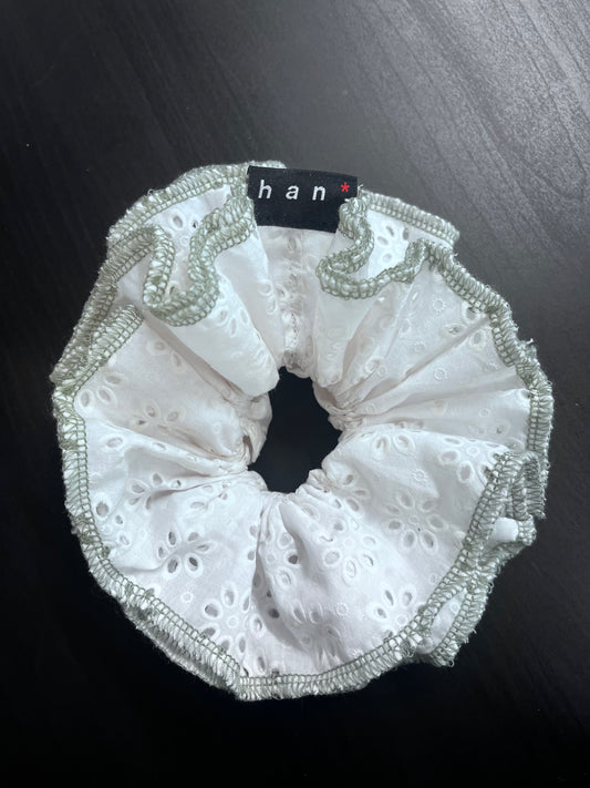 PREMIUM White Broderie Scrunch(MEGA)